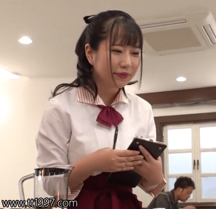 穿兔子制服在餐厅打工日薪八万日元的有栖奏羽(Arisu Kanau,有栖かなう)：番号ZOZO-238